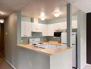 971 McKenzie Ave in Victoria, BC - Building Photo - Building Photo