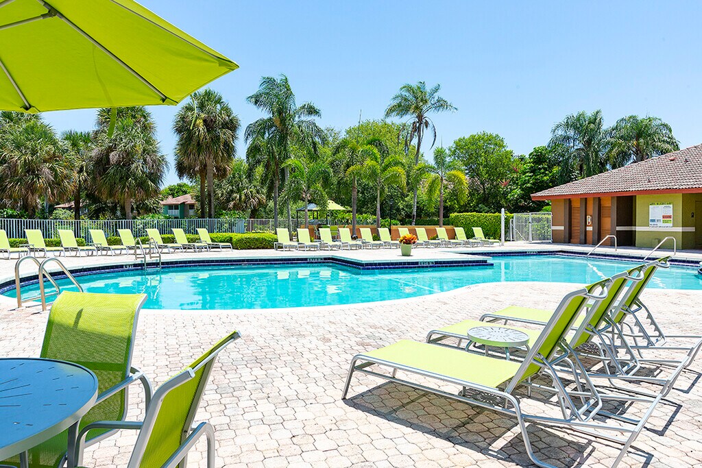 Whalers Cove Apartments in Boynton Beach, FL