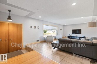 8007-8128 128 Ave NW in Edmonton, AB - Building Photo - Building Photo