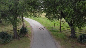 2815 Fm 3092 in Gainesville, TX - Building Photo