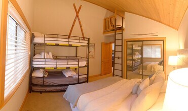 14745 Davos Dr in Truckee, CA - Building Photo - Building Photo