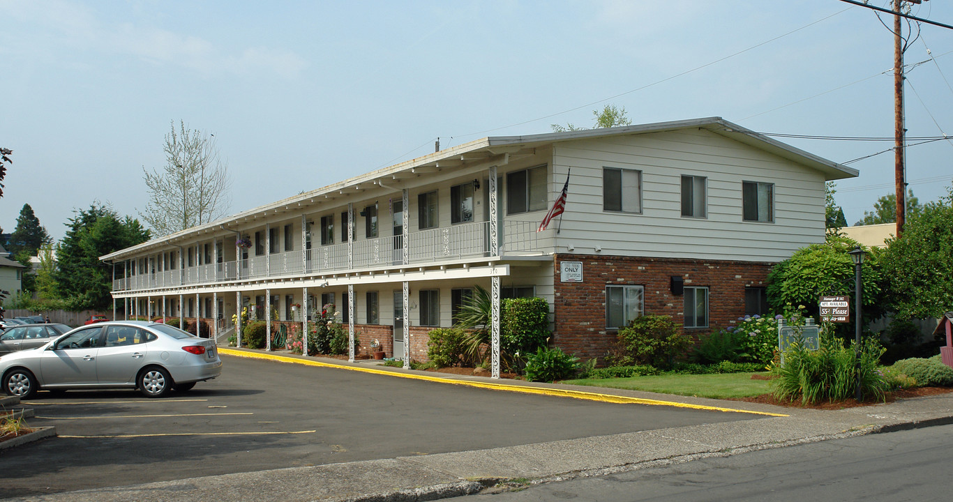 Waldo Terrace in Salem, OR - Building Photo