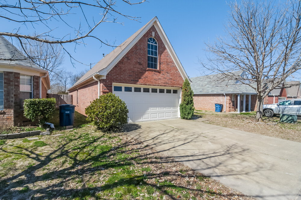 8207 Cross Point Dr in Olive Branch, MS - Building Photo