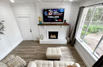 14212 FL-20 in Niceville, FL - Foto de edificio - Building Photo