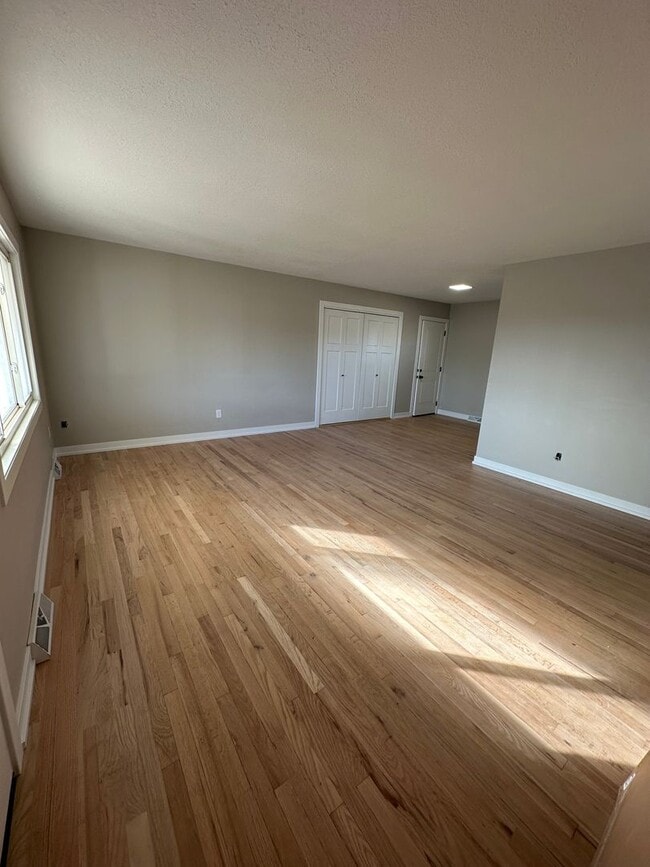 4912 Lakin Ave in Great Bend, KS - Building Photo - Building Photo