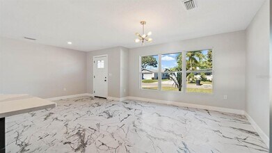 2318 39th Ave N in St. Petersburg, FL - Foto de edificio - Building Photo