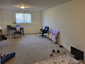 8410 S 177th Ave in Omaha, NE - Foto de edificio - Building Photo