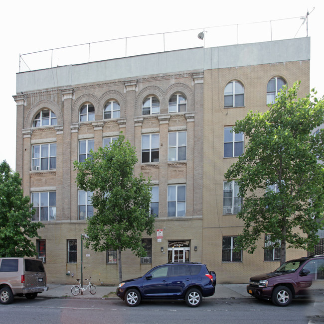 Manhattan Avenue Gardens in Brooklyn, NY - Building Photo - Building Photo