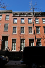 23 Perry St in New York, NY - Building Photo - Building Photo