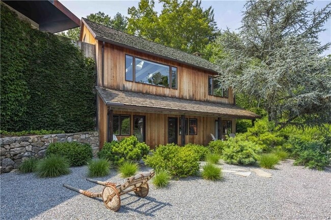 property at 4 Good Hill Rd