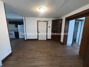 621 Oak Park Ave in Des Moines, IA - Building Photo - Building Photo