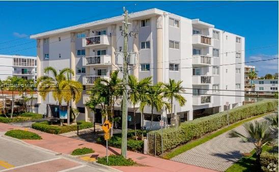 8101 Crespi Blvd, Unit 501 in Miami Beach, FL - Building Photo