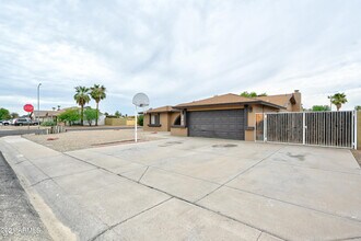 7301 W Canterbury Dr in Peoria, AZ - Building Photo - Building Photo