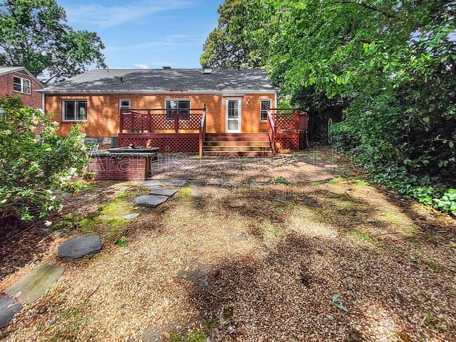 1457 Clairmont Rd in Decatur, GA - Building Photo - Building Photo