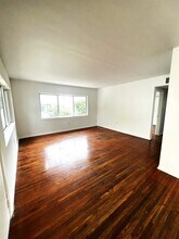2720 Shipping Ave in Miami, FL - Building Photo - Building Photo