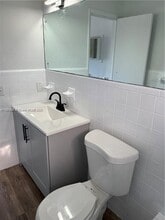 5741 NE 18th Ave in Fort Lauderdale, FL - Foto de edificio - Building Photo