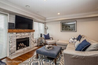 546 E Windgate Ct in Arlington Heights, IL - Building Photo - Building Photo