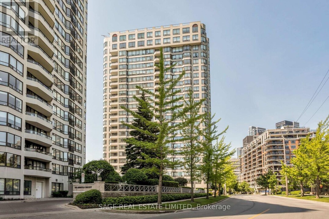 1-801 Aberfoyle Crescent in Toronto, ON - Building Photo