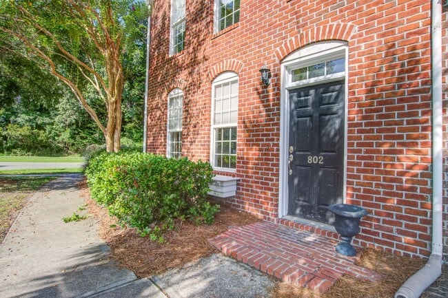 802 Rue Dr in Charleston, SC - Building Photo - Building Photo
