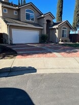 300 Accipiter Ct in Tracy, CA - Building Photo