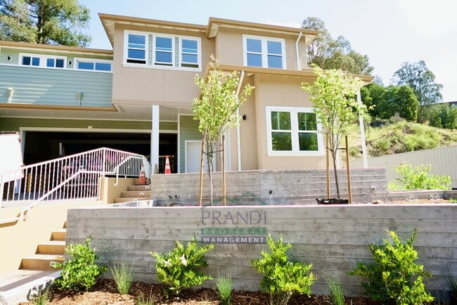 property at 10 E Crescent Dr