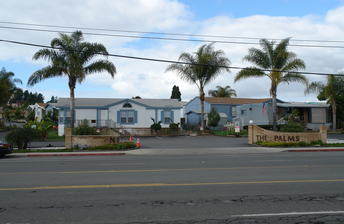 400 N Melrose Dr in Vista, CA - Foto de edificio