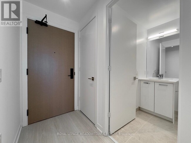 195 McCaul St in Toronto, ON - Building Photo - Building Photo