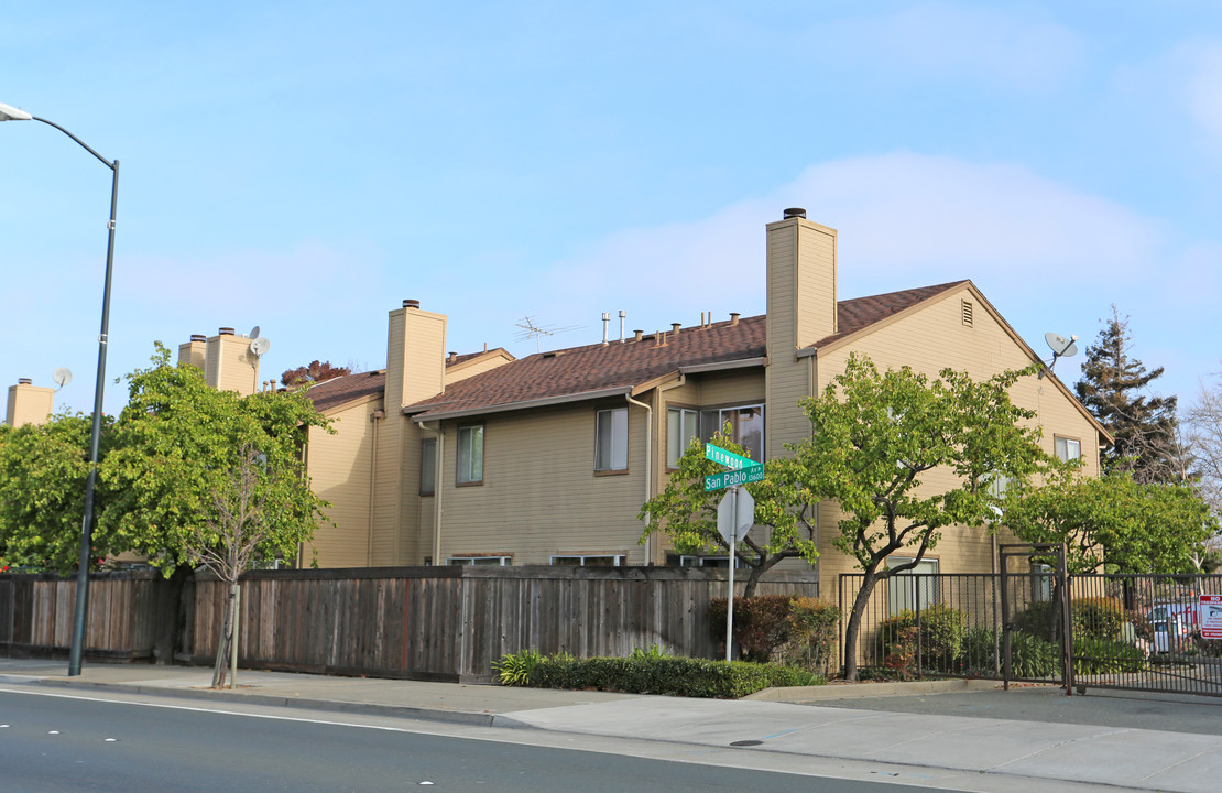 1006 Pinewood Ter in San Pablo, CA - Building Photo