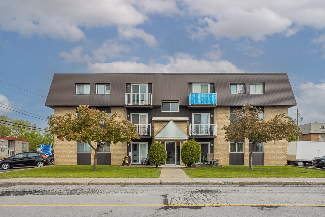 610 Martel in Richelieu, QC - Building Photo