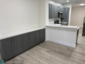 16364 Malibu Dr in Weston, FL - Building Photo - Building Photo