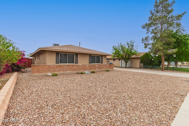 3613 S Kenneth Pl in Tempe, AZ - Building Photo - Building Photo