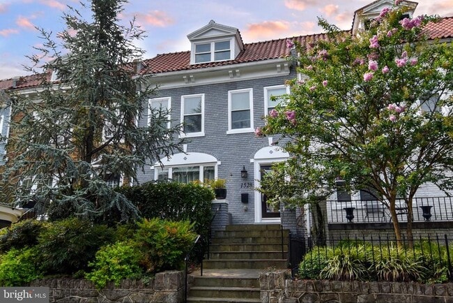 property at 1528 Spring Pl NW