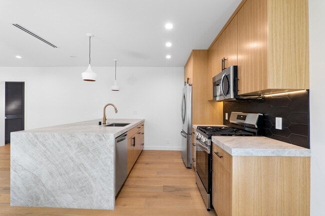 1127 16th St, Unit E in Santa Monica, CA - Building Photo - Building Photo