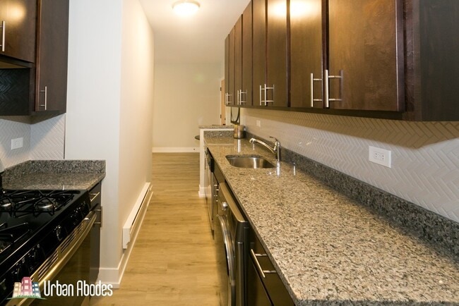 703 W Brompton Ave, Unit A01C in Chicago, IL - Building Photo - Building Photo