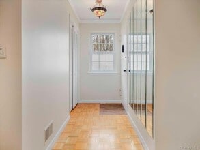 430 Somerset Dr, Unit F in Pearl River, NY - Building Photo - Building Photo