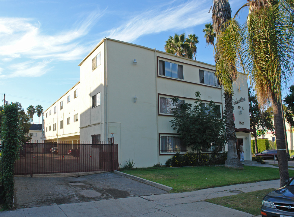 Manhattan Apartments in Los Angeles, CA - Building Photo