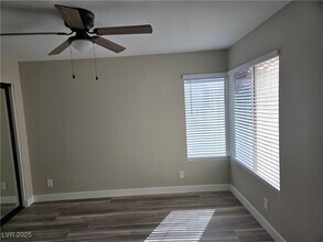 4719 Cosley Dr in Las Vegas, NV - Foto de edificio - Building Photo