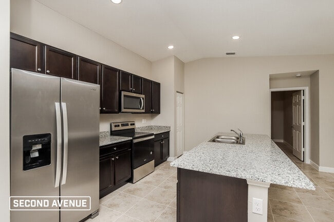581 Hallmark St SE in Palm Bay, FL - Building Photo - Building Photo