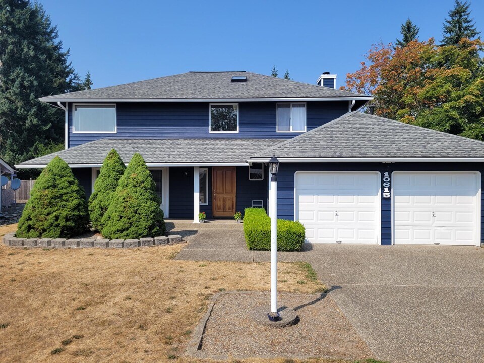 10615 Hillsboro Dr NW in Silverdale, WA - Foto de edificio