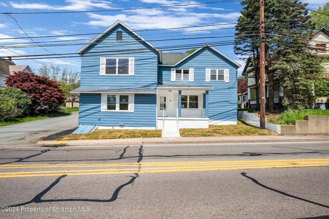 401 Main St in Carbondale, PA - Building Photo