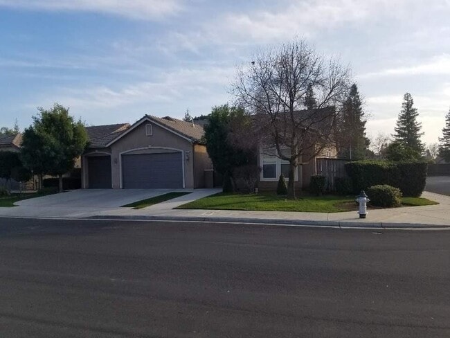 5697 W Birch Ave in Fresno, CA - Building Photo - Building Photo
