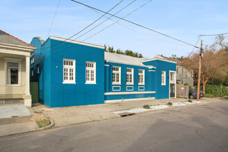 Blue Lagoon Nola Guest House in New Orleans, LA - Foto de edificio - Building Photo