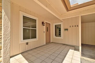 2002 Rabb Rd in Austin, TX - Building Photo - Building Photo
