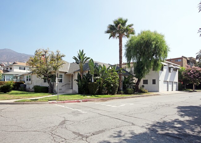 1226 Valley View Rd in Glendale, CA - Foto de edificio - Building Photo