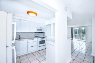 16950 W Dixie Hwy, Unit 320 in North Miami Beach, FL - Building Photo - Building Photo