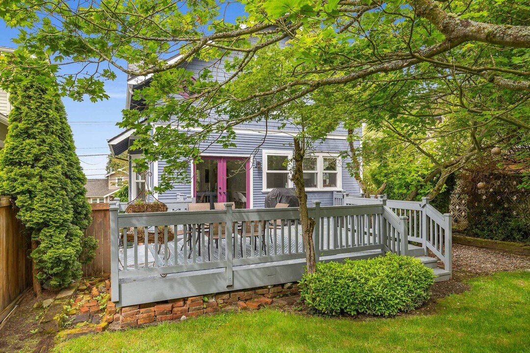 4212 Greenwood Ave N in Seattle, WA - Building Photo