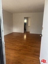 4106 Rosewood Ave in Los Angeles, CA - Building Photo - Building Photo