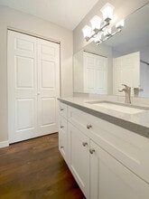 2225 S Jasmine St, Unit 313 in Denver, CO - Building Photo - Building Photo