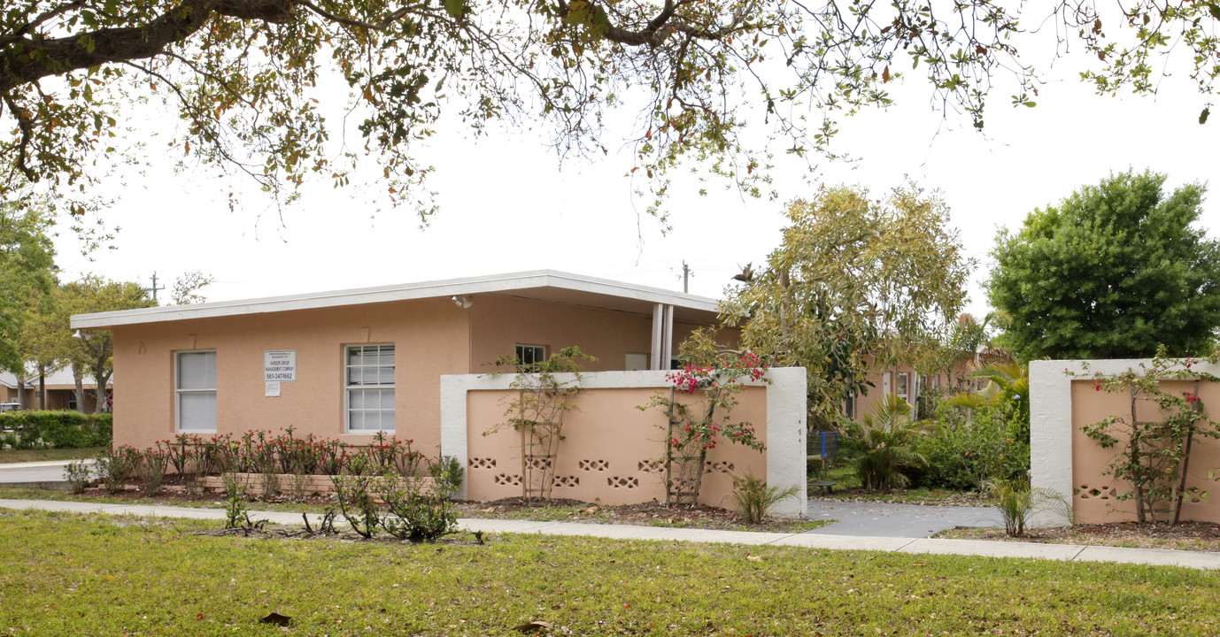 1600 Center St in Jupiter, FL - Building Photo