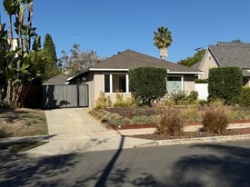 1221 S Curson Ave in Los Angeles, CA - Building Photo